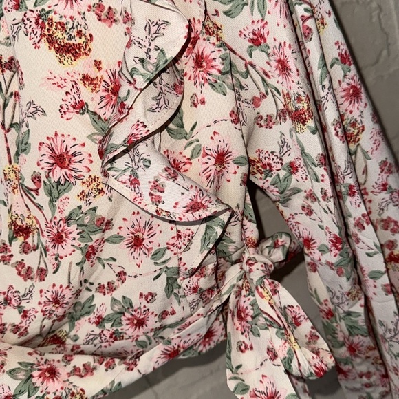 Kayla’s Armoire shirt Floral Wrap Top large New lined ruffled - Picture 5 of 7
